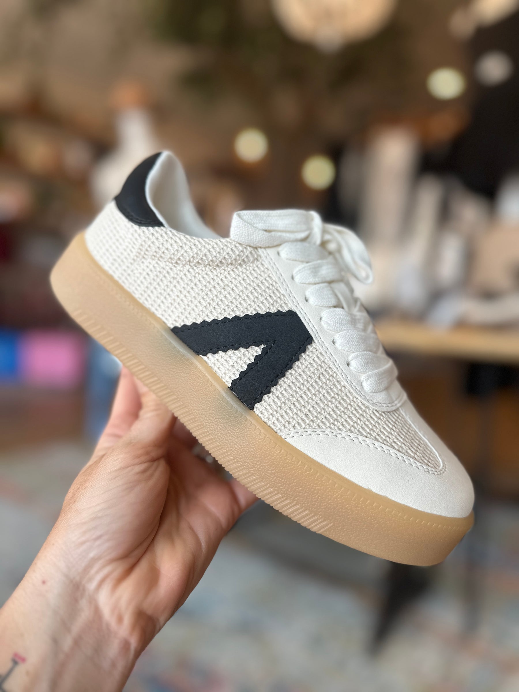 Ellie Tennies - Black
