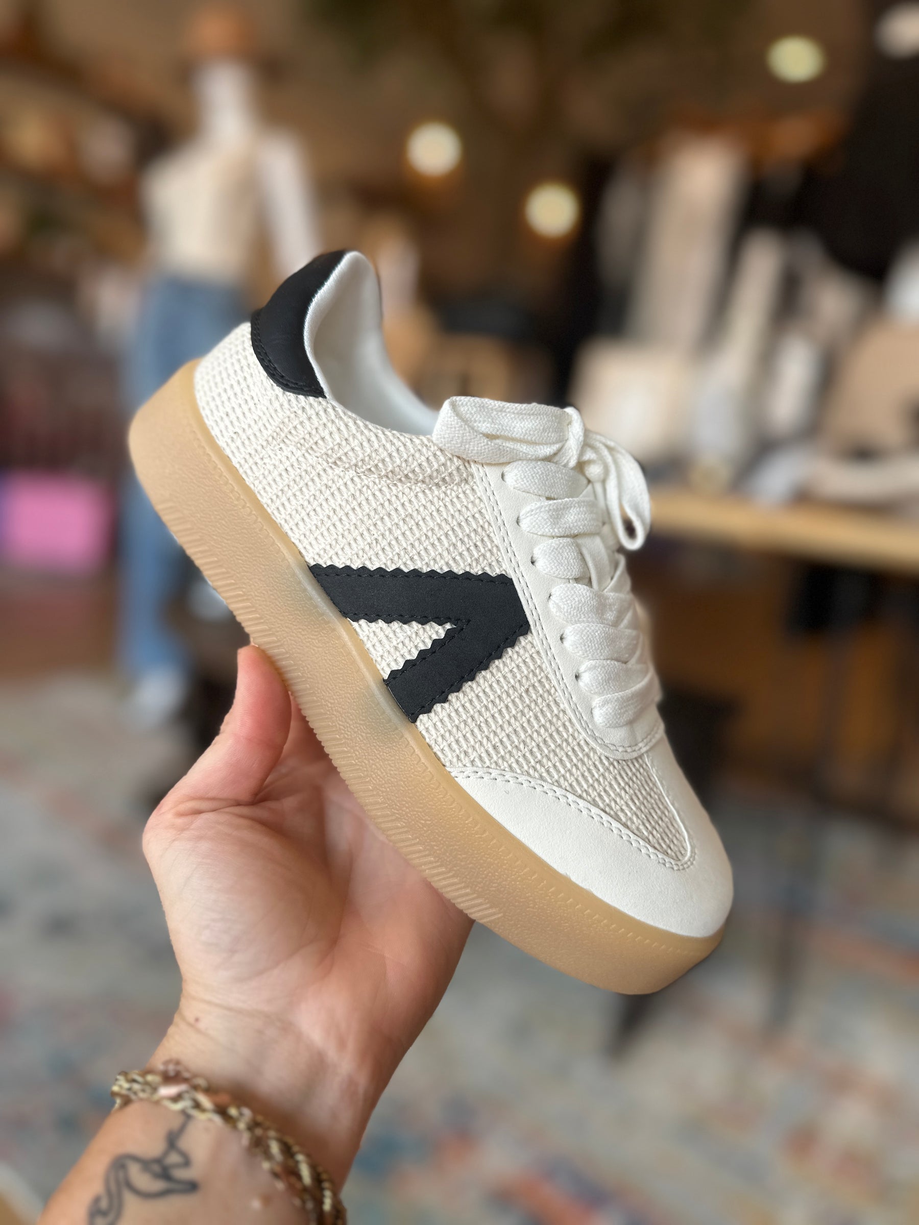 Ellie Tennies - Black