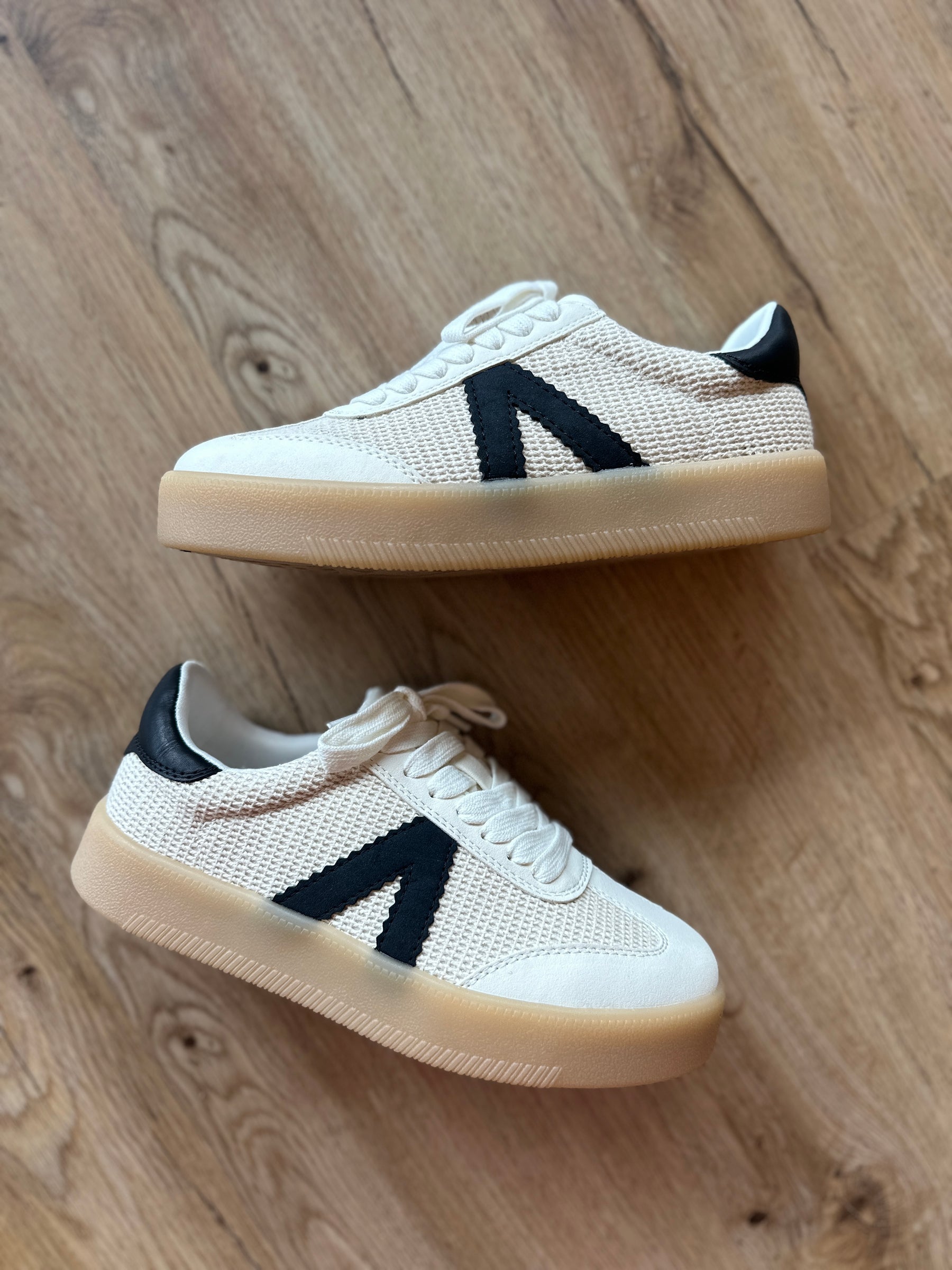 Ellie Tennies - Black