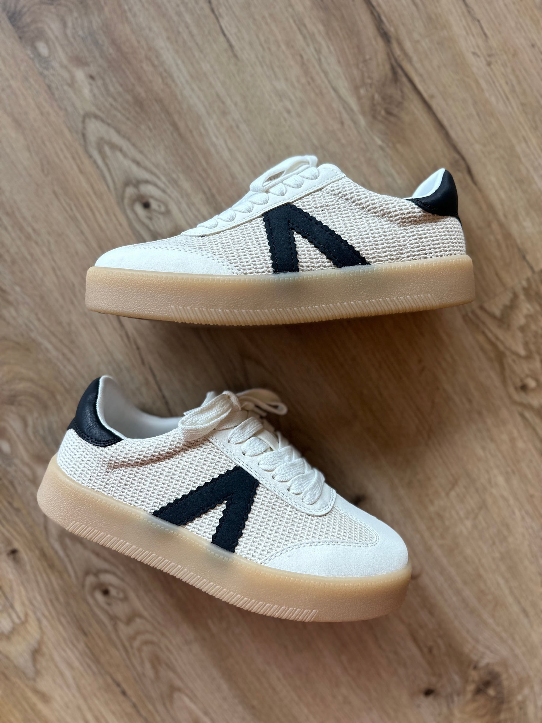 Ellie Tennies - Black