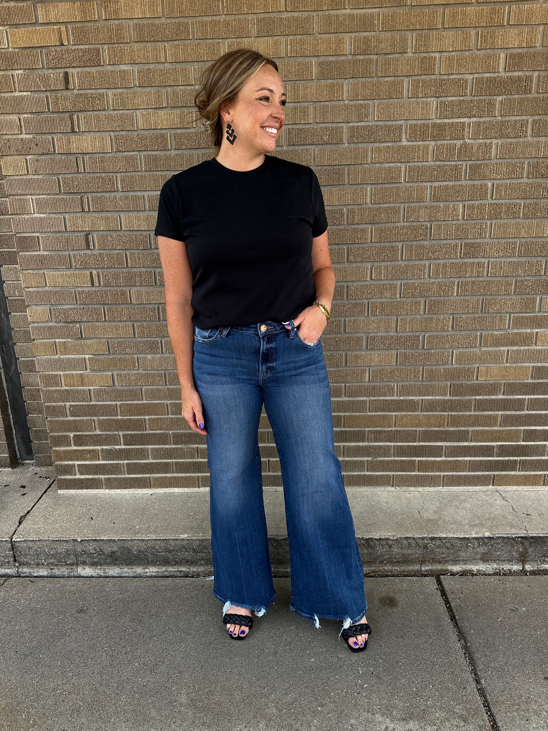 Annie Tee - Black