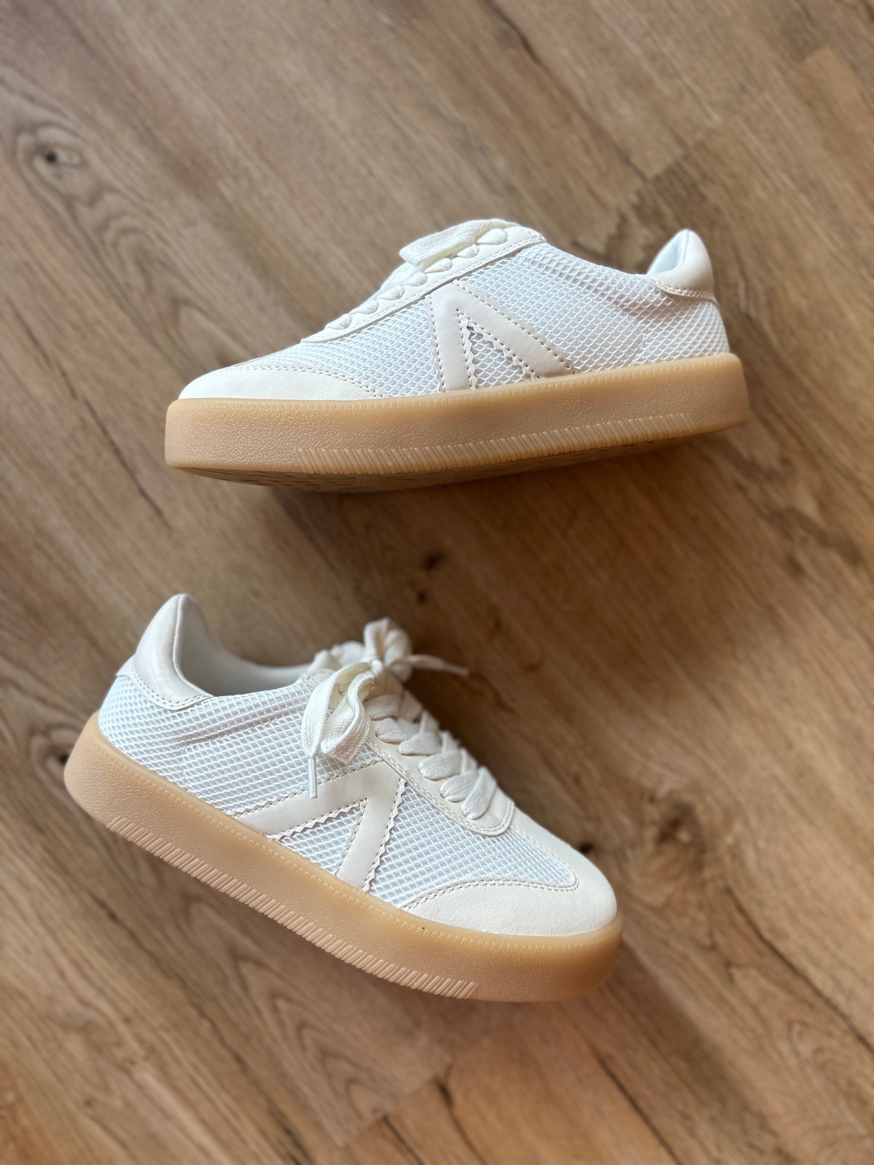 Ellie Tennies - Beige