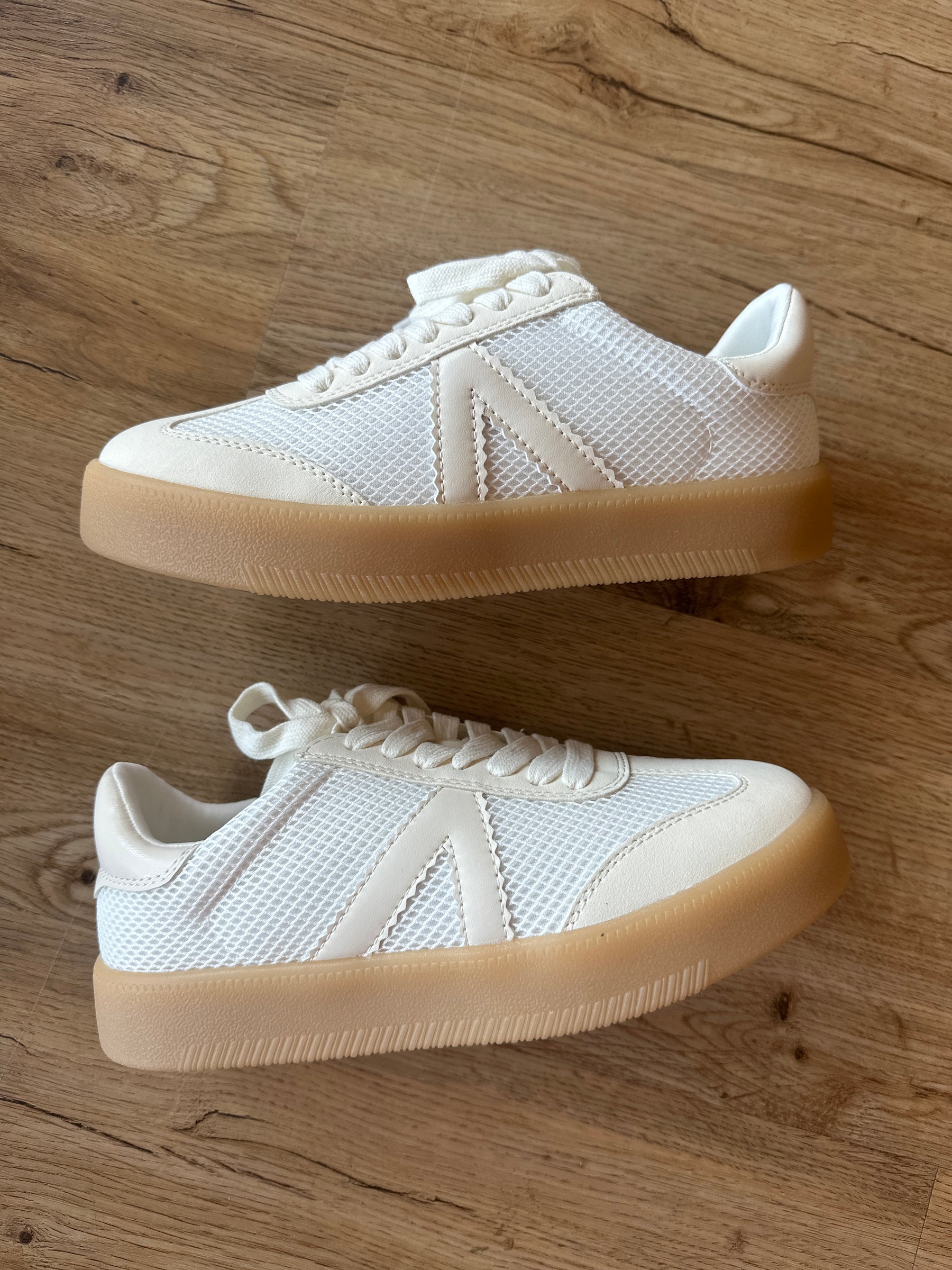 Ellie Tennies - Beige