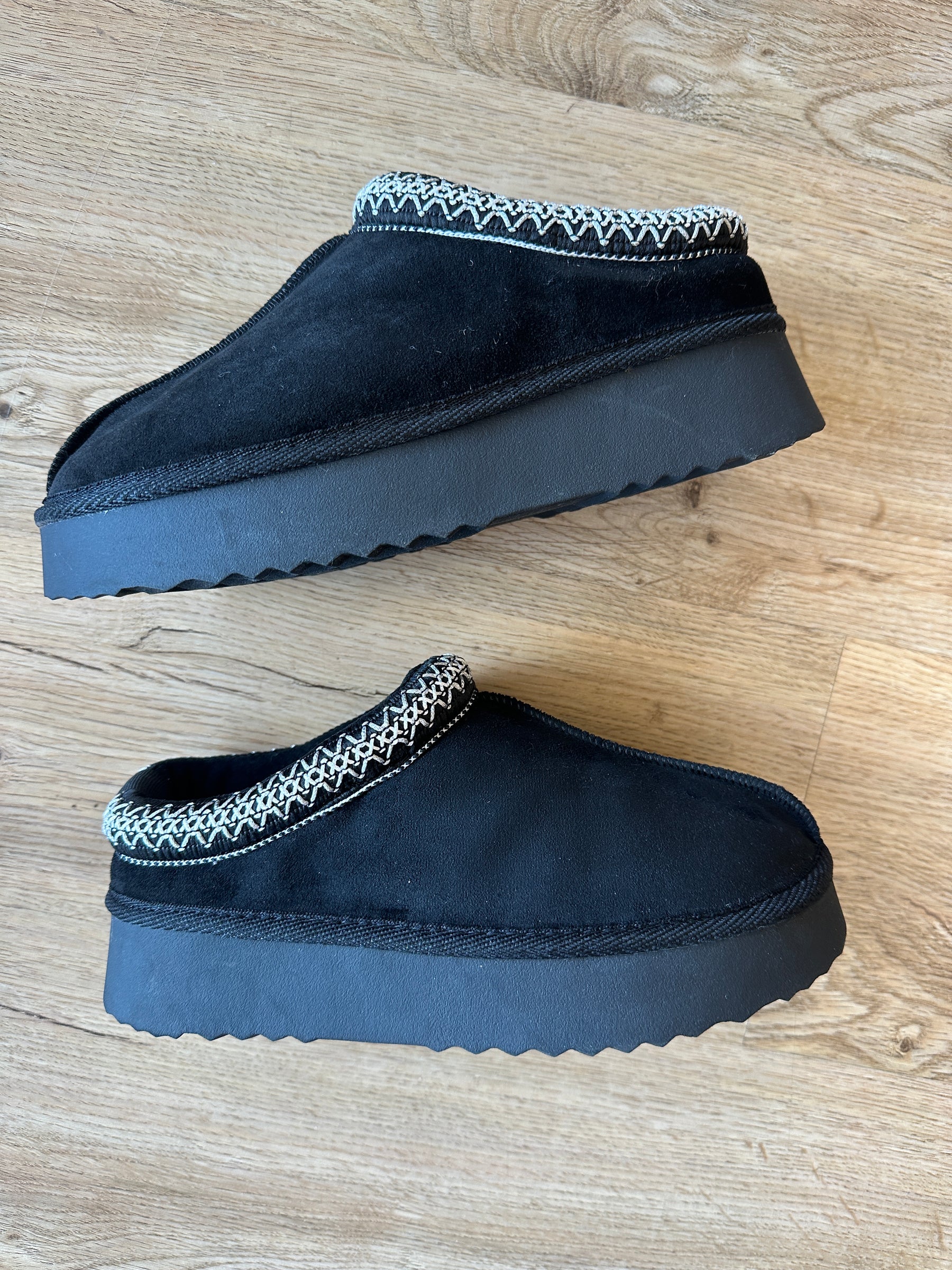 Uggg Dupes by Mia Shoes - Black