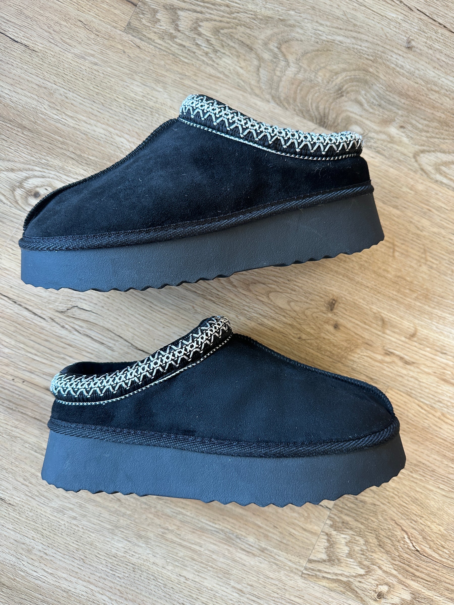 Uggg Dupes by Mia Shoes - Black