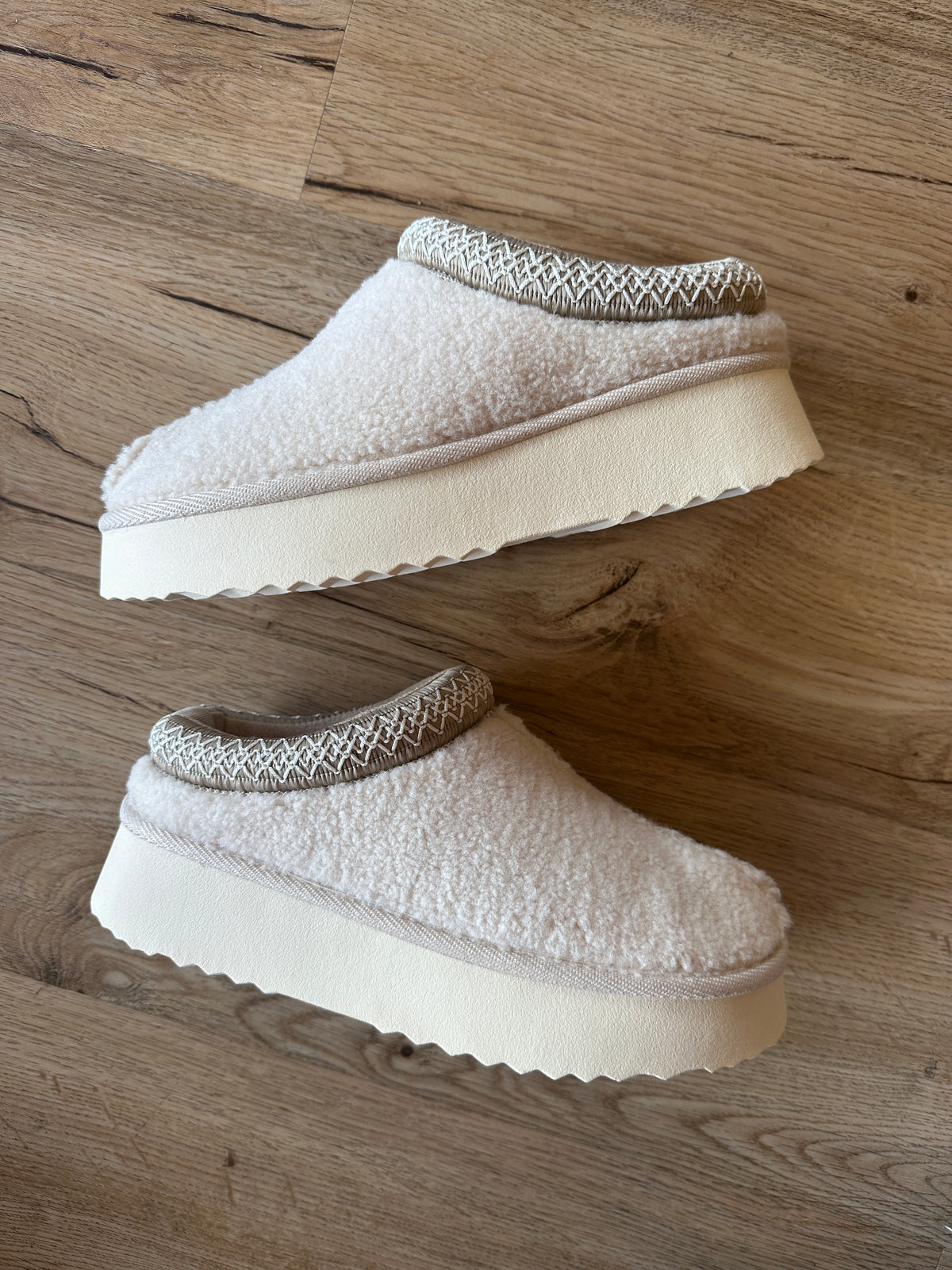 Uggg Dupes by Mia Shoes - Sherpa