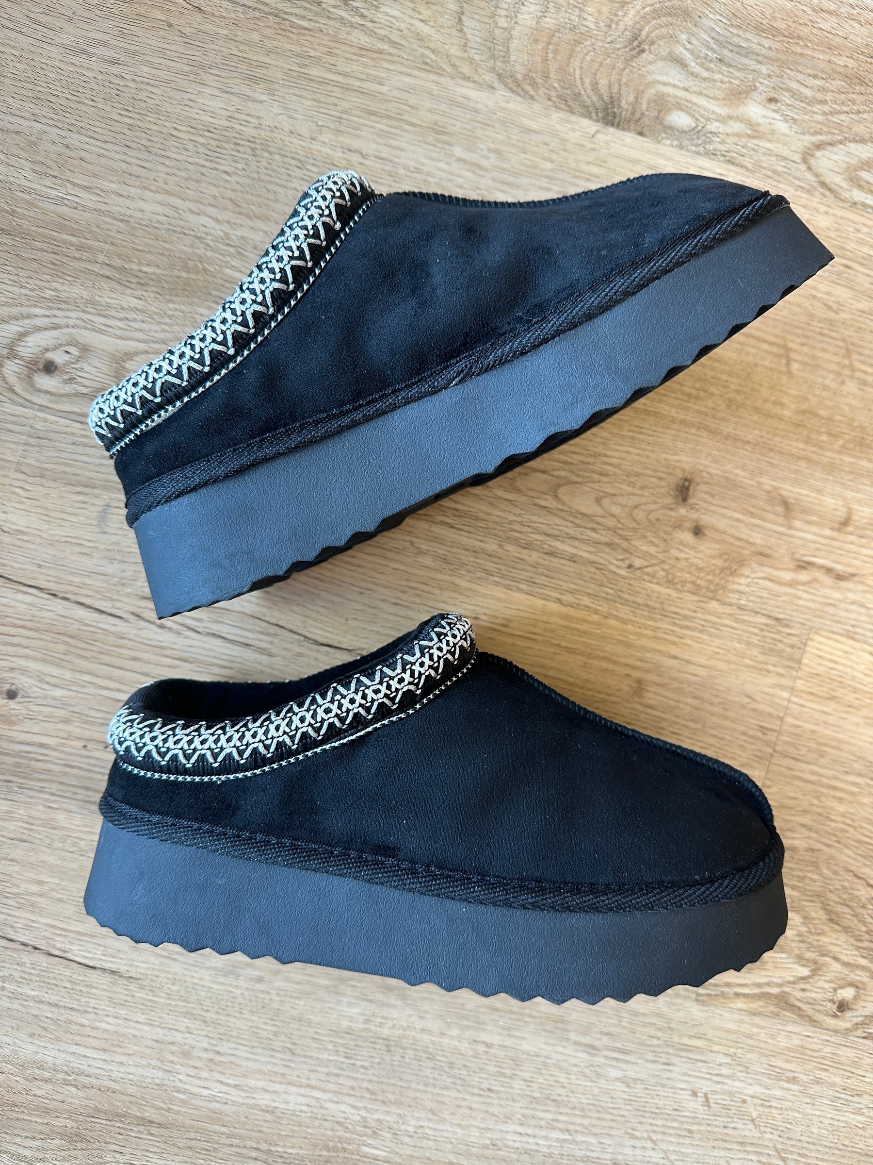Uggg Dupes by Mia Shoes - Black