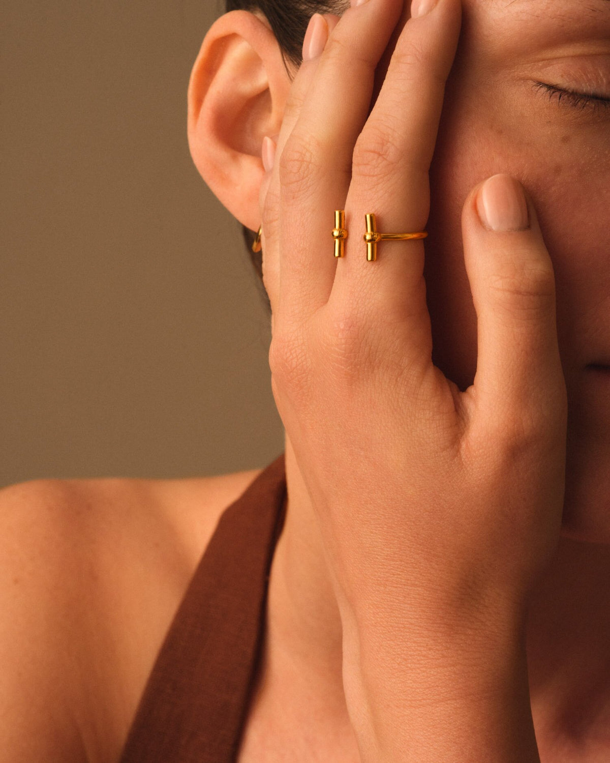 Themis T-Bar Ring